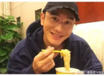 黄晓明泡面日常：接地气的明星生活瞬间